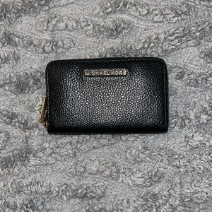 Michael Kors Logo Jet Set Small Zip Around Card Case